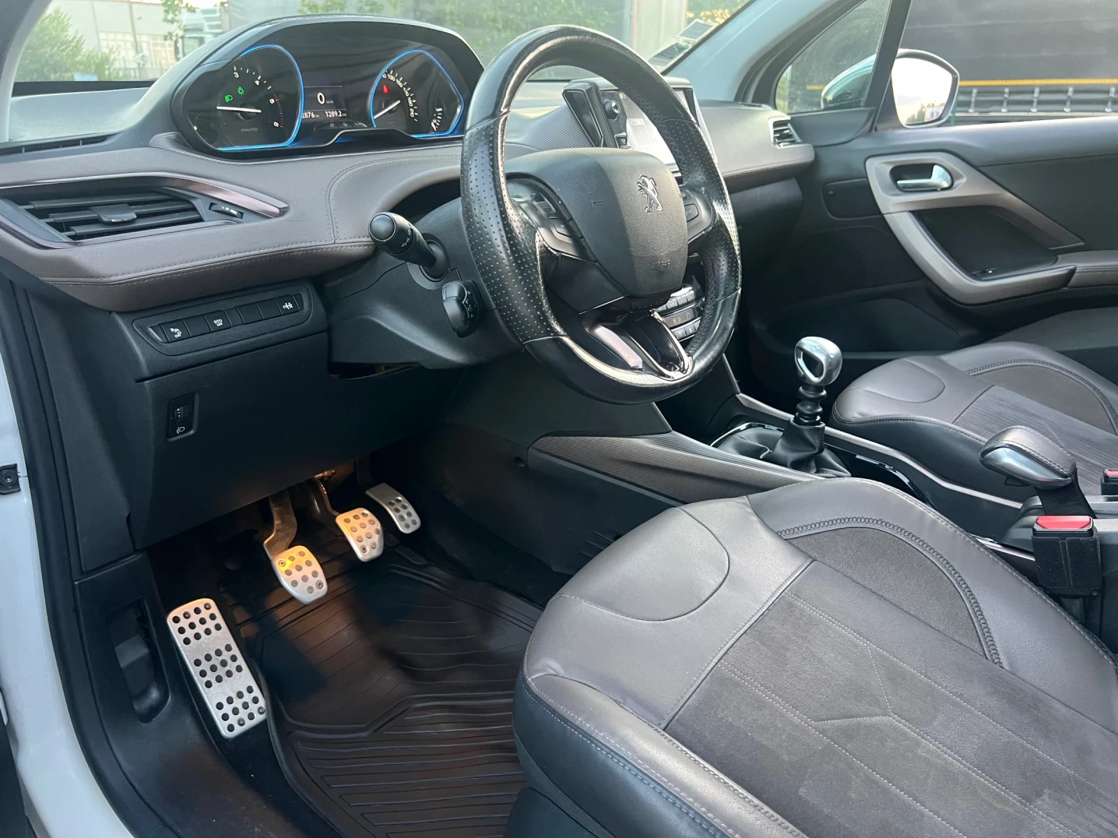 Peugeot 2008 PANORAMA NAVIGATION 1.6E-HDI - изображение 10