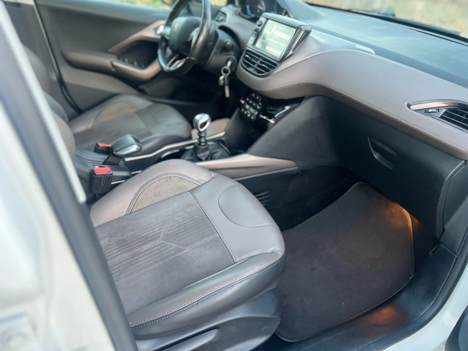 Peugeot 2008 PANORAMA NAVIGATION 1.6E-HDI - изображение 9