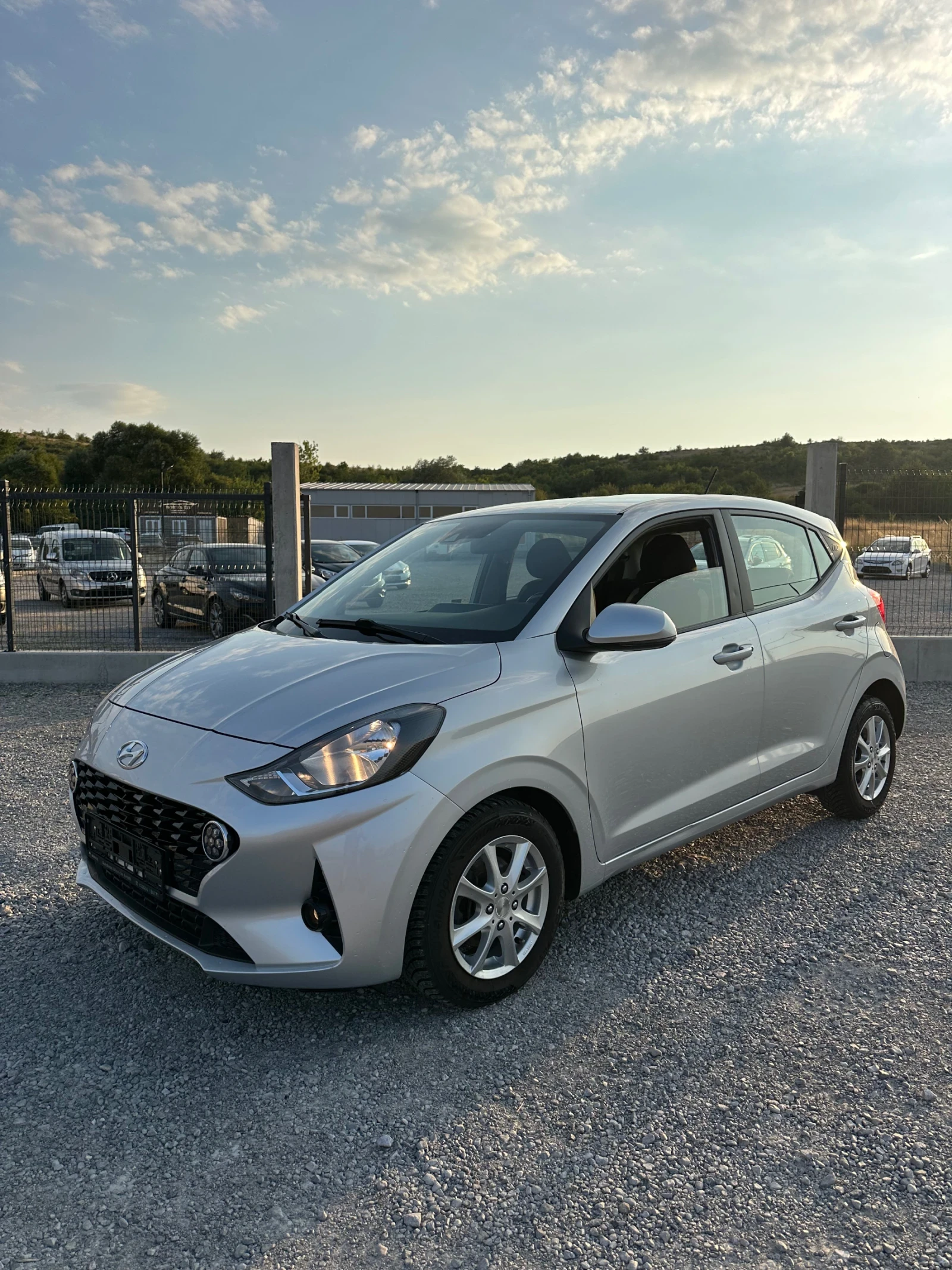 Hyundai I10 1.0i APPLE CARPLAY EURO 6D TUV COC - изображение 2