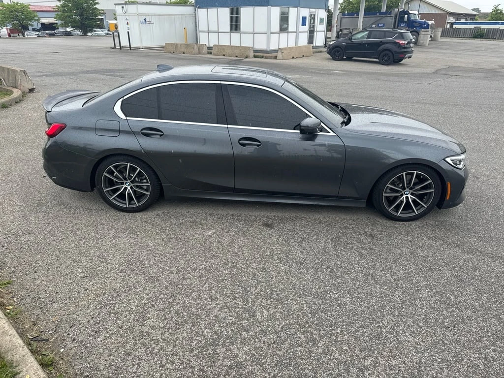 BMW 330 * 330i xDrive * CARFAX * БЕЗ ПЪРВОНАЧАЛНА ВНОСКА - изображение 3