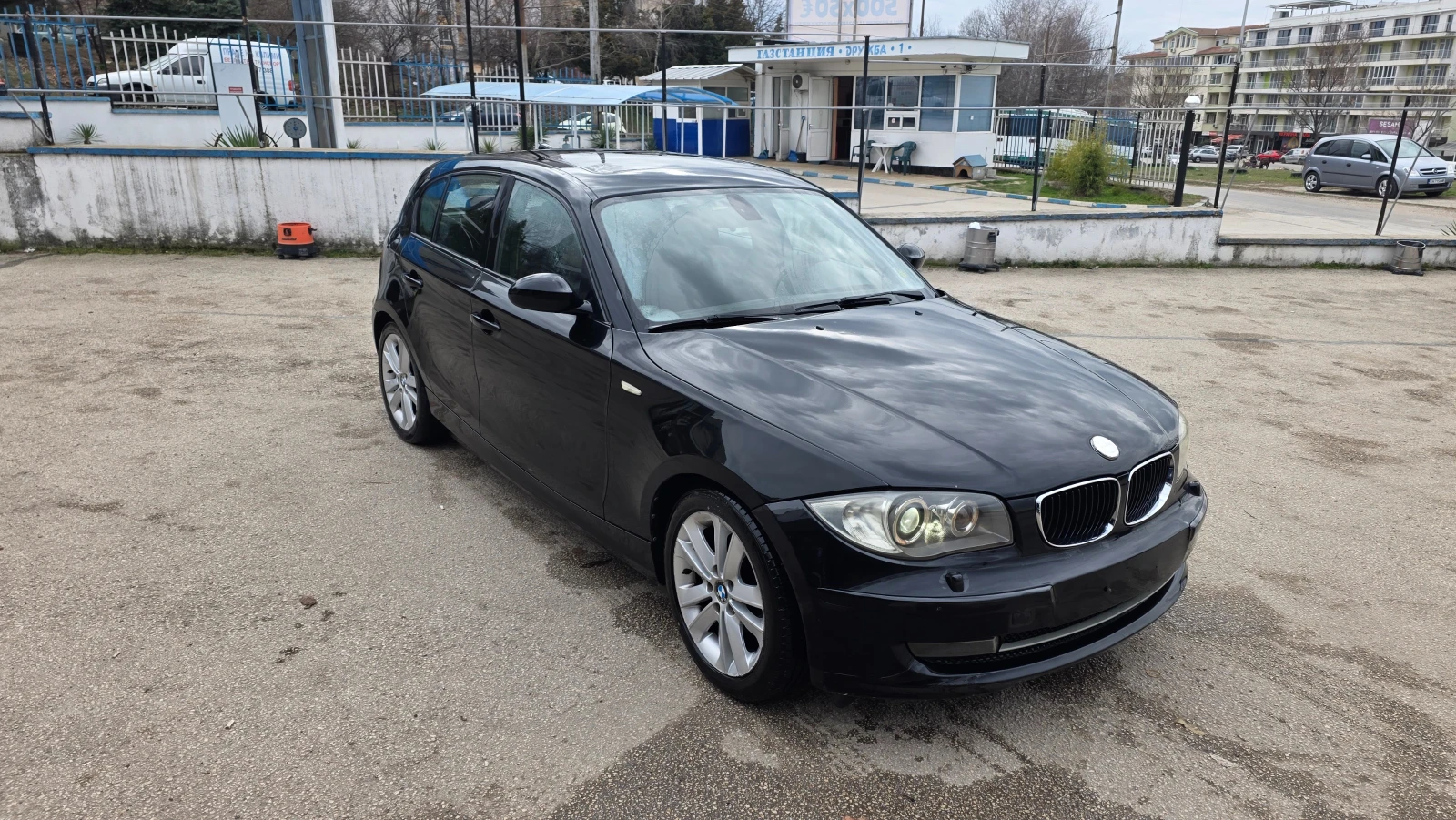 BMW 118 2.0d, снимка 2 - Автомобили и джипове - 53906965