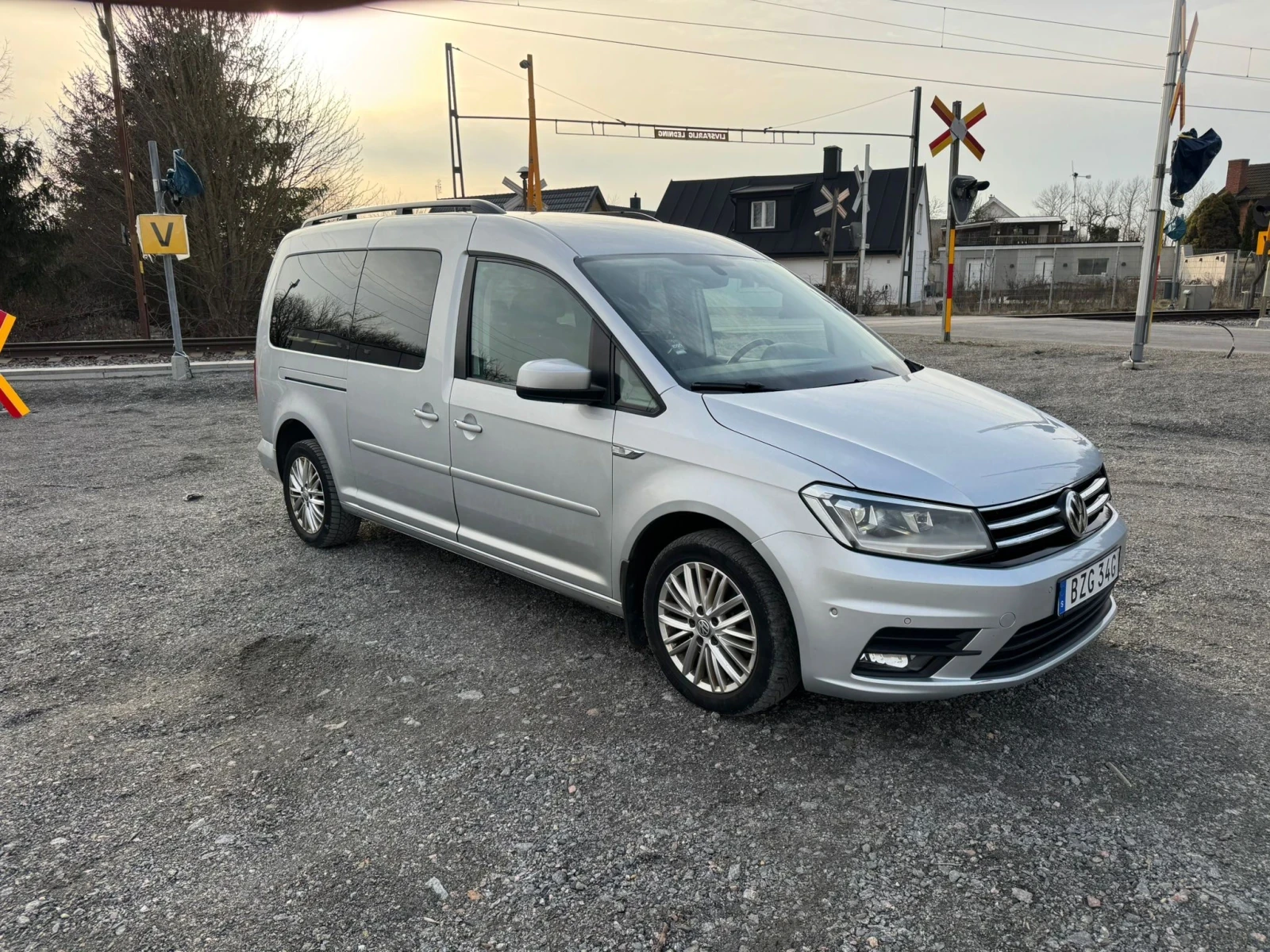 VW Caddy 2.0TDI Maxi Life Auto 7 места