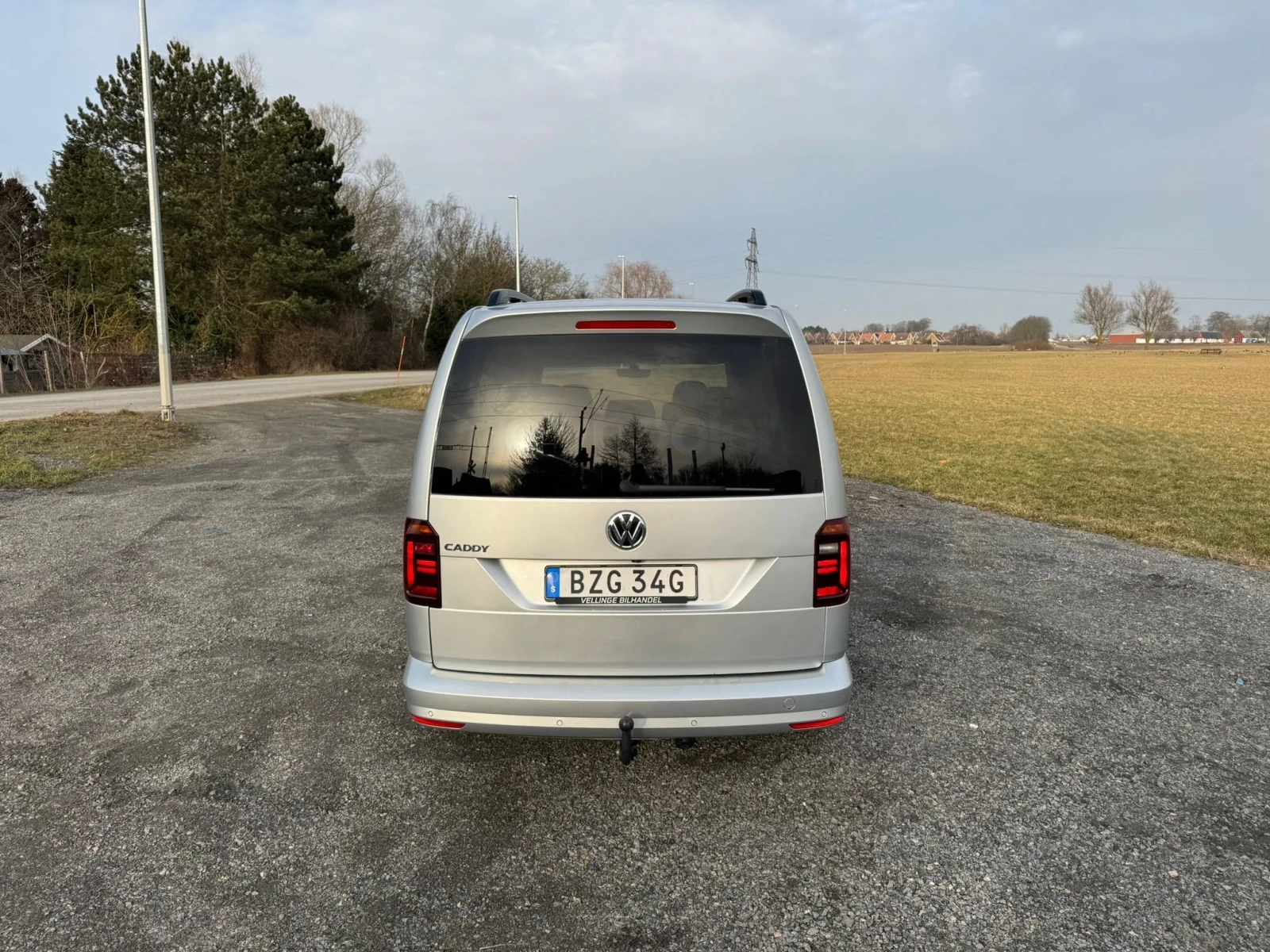 VW Caddy 2.0TDI Maxi Life Auto 7 места, снимка 4 - Автомобили и джипове - 53945106