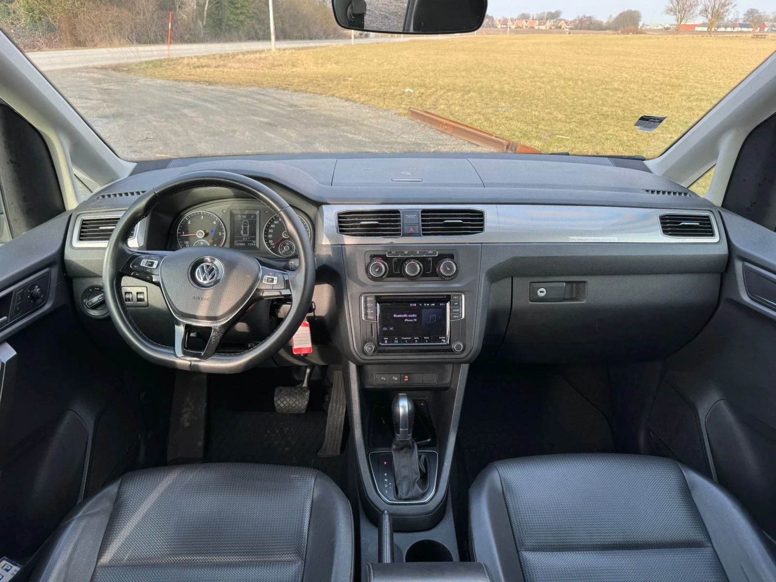 VW Caddy 2.0TDI Maxi Life Auto 7 места, снимка 5 - Автомобили и джипове - 53945106