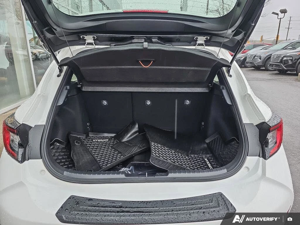 Toyota Corolla SE FWD, снимка 11 - Автомобили и джипове - 54356631