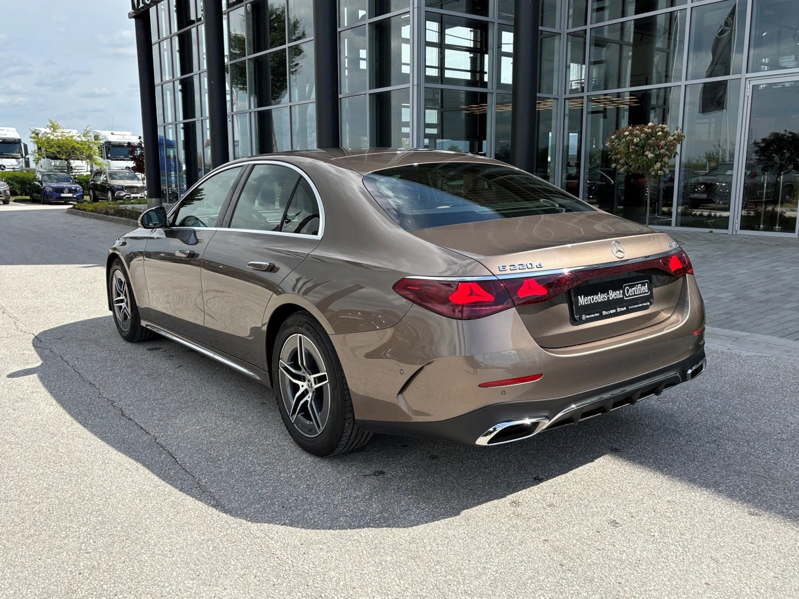 Mercedes-Benz E 220 d 4MATIC, снимка 4 - Автомобили и джипове - 54414478