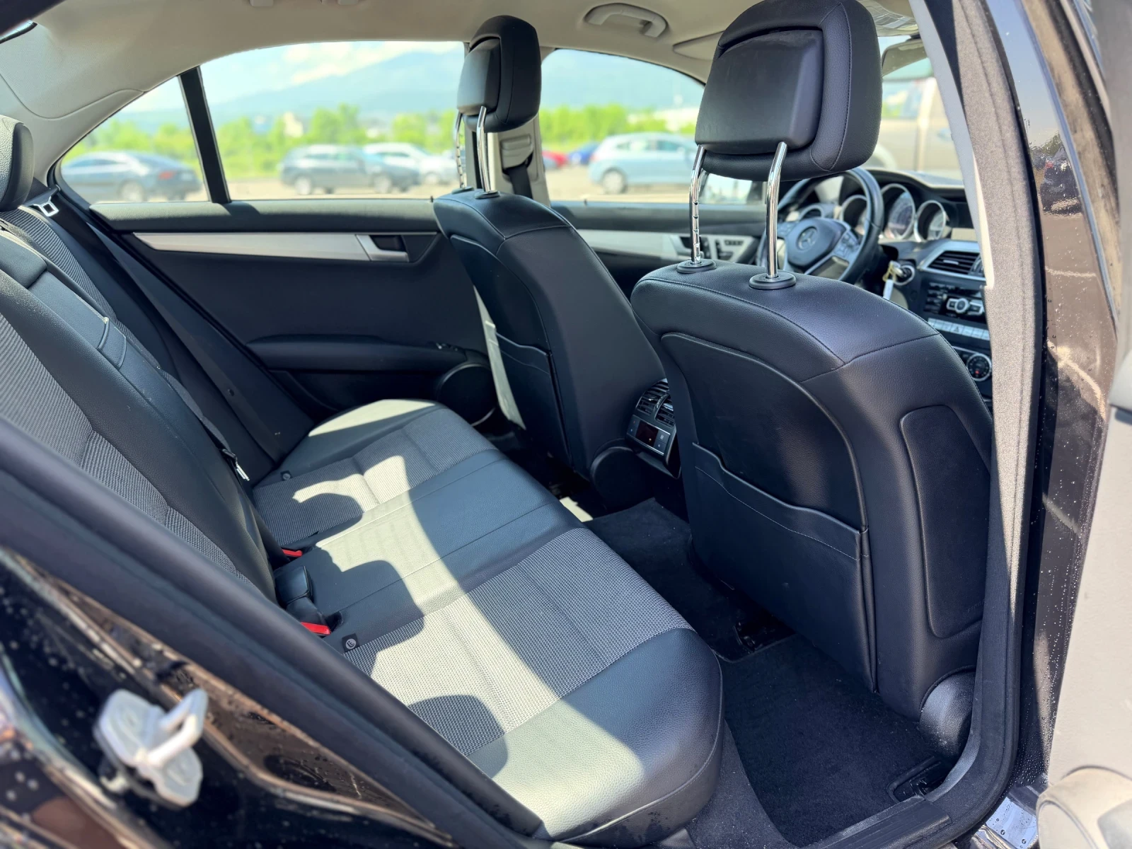 Mercedes-Benz C 250 CDi-Avangarde-Лизиг през Уникредит по 187 евро , снимка 14 - Автомобили и джипове - 54678960