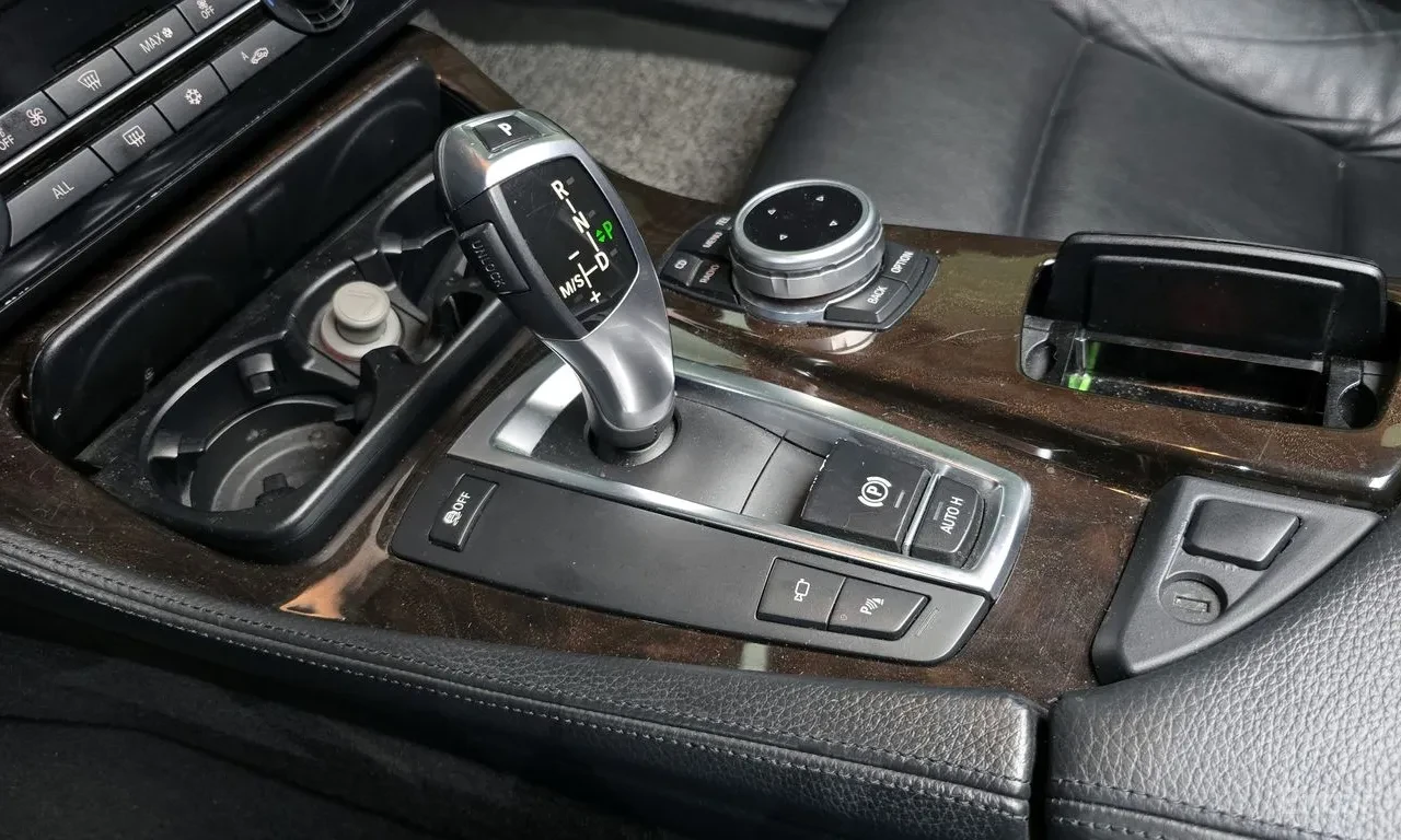 BMW 528, снимка 12 - Автомобили и джипове - 55261209