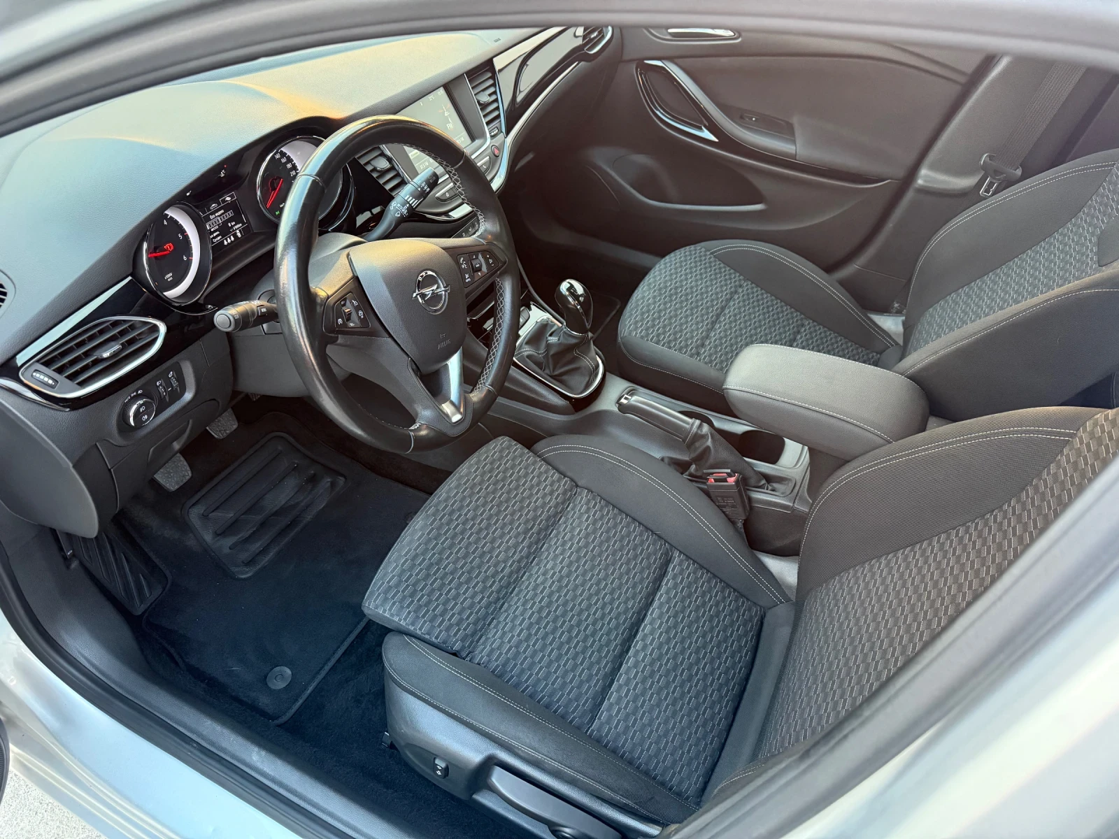 Opel Astra, снимка 9 - Автомобили и джипове - 55713448
