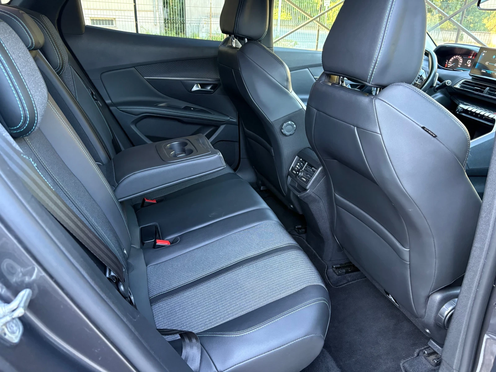 Peugeot 3008 BLUE HDI 130 S&S EAT8 ALLUR, снимка 13 - Автомобили и джипове - 56023280