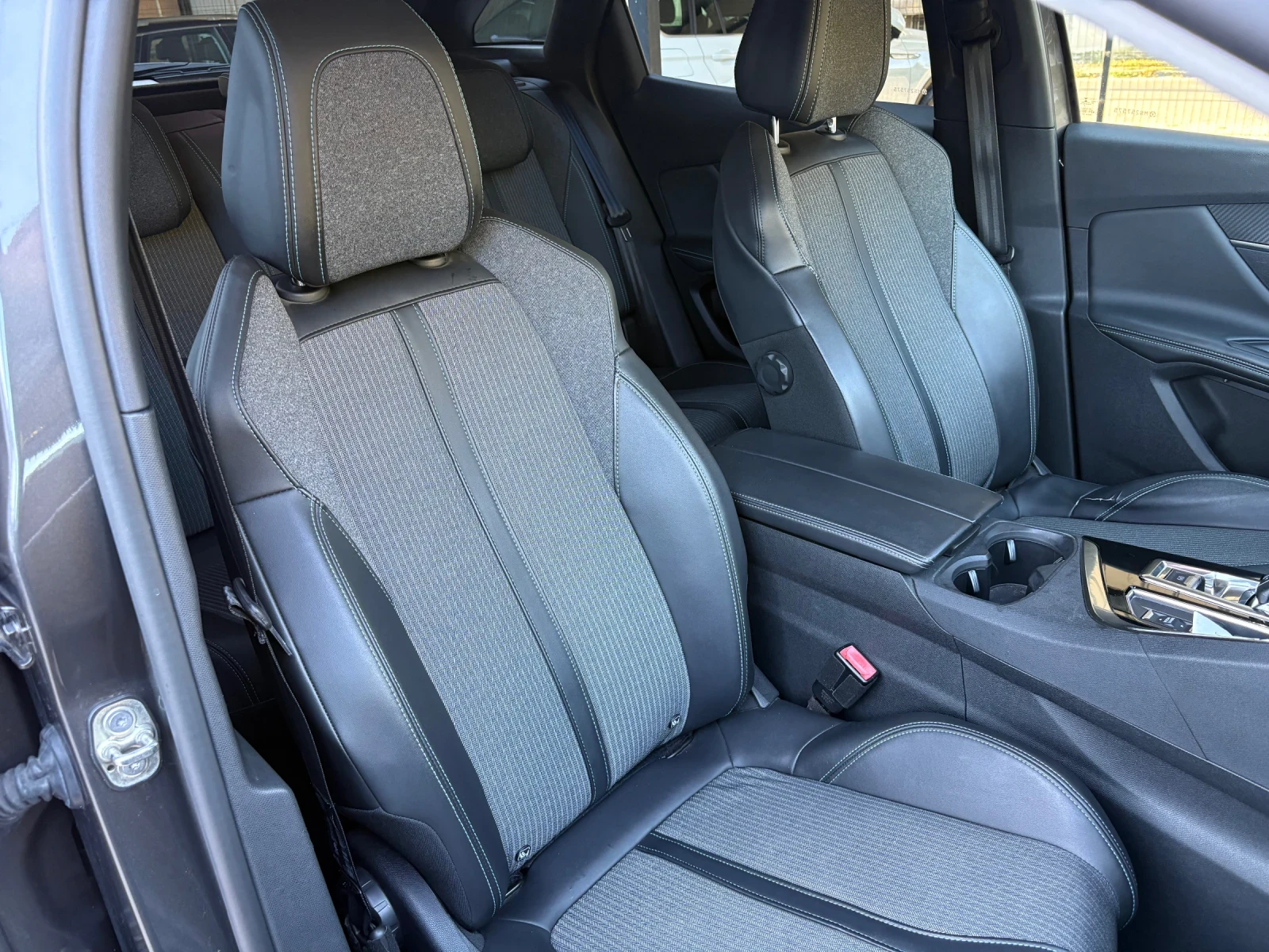 Peugeot 3008 BLUE HDI 130 S&S EAT8 ALLUR, снимка 15 - Автомобили и джипове - 56023280