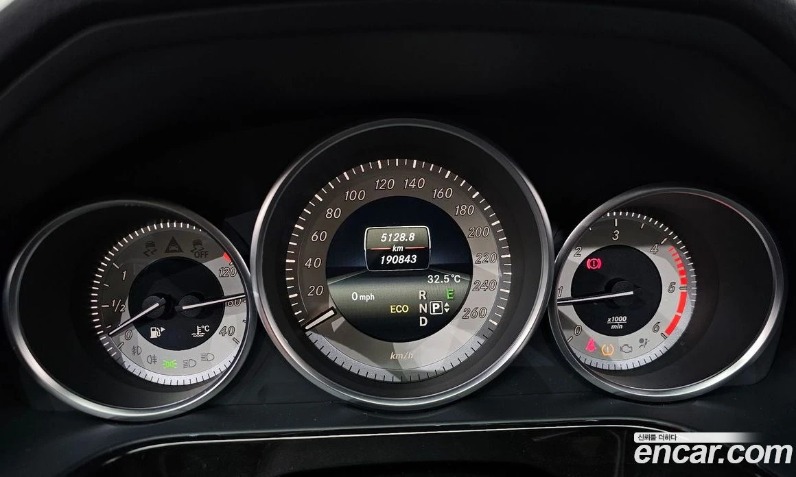 Mercedes-Benz E 220 E220 CDI Avantgarde, снимка 8 - Автомобили и джипове - 56122871