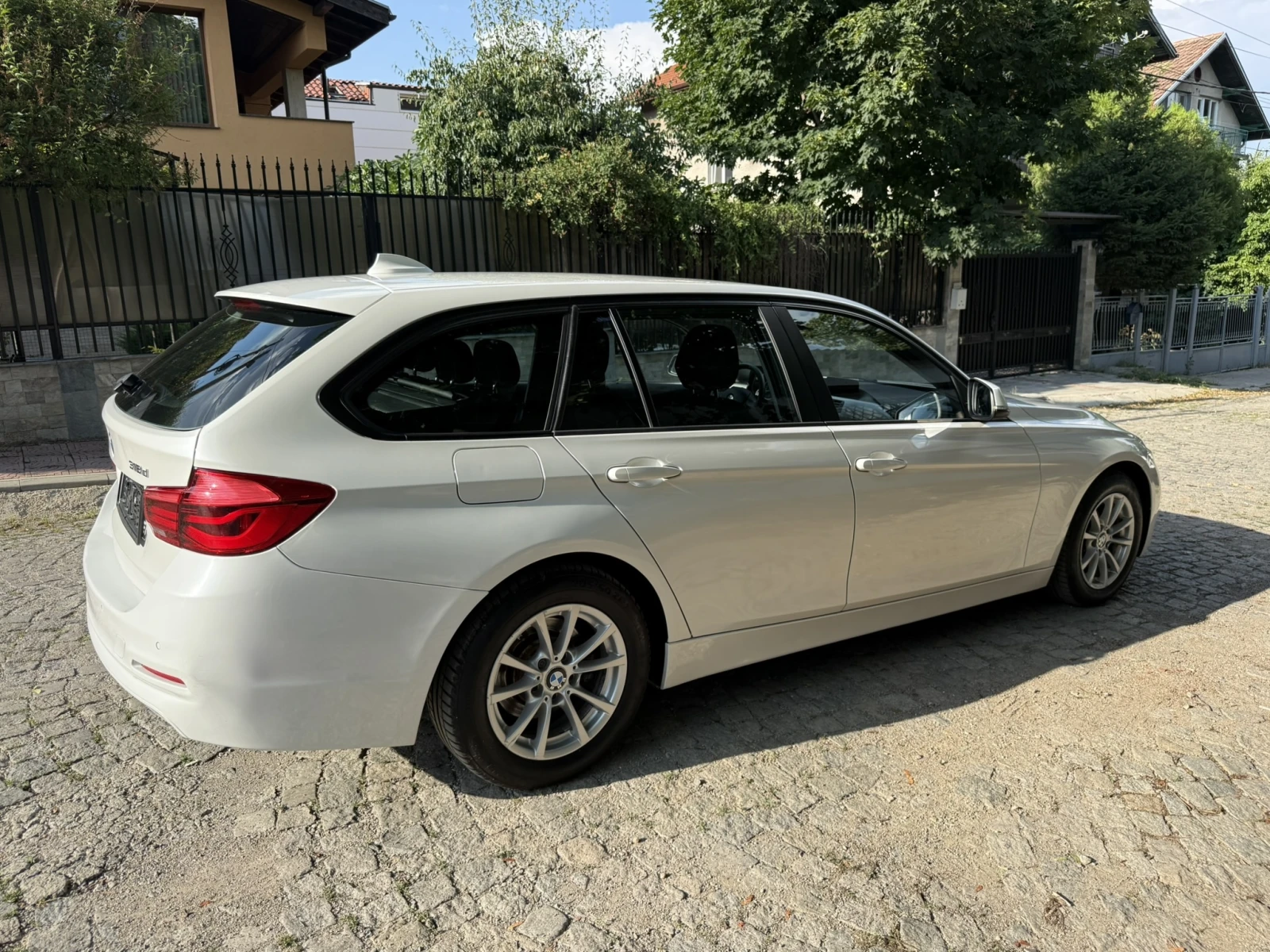 BMW 318 FACELIFT, снимка 3 - Автомобили и джипове - 56133370