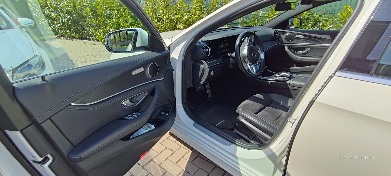 Mercedes-Benz E 300 e, Plugin, само 30 х. км, AMG, вс. асистенти, снимка 2 - Автомобили и джипове - 56139240