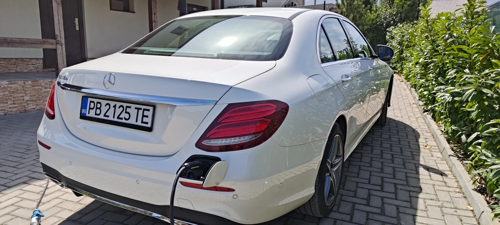 Mercedes-Benz E 300 e, Plugin, само 30 х. км, AMG, вс. асистенти, снимка 3 - Автомобили и джипове - 56139240