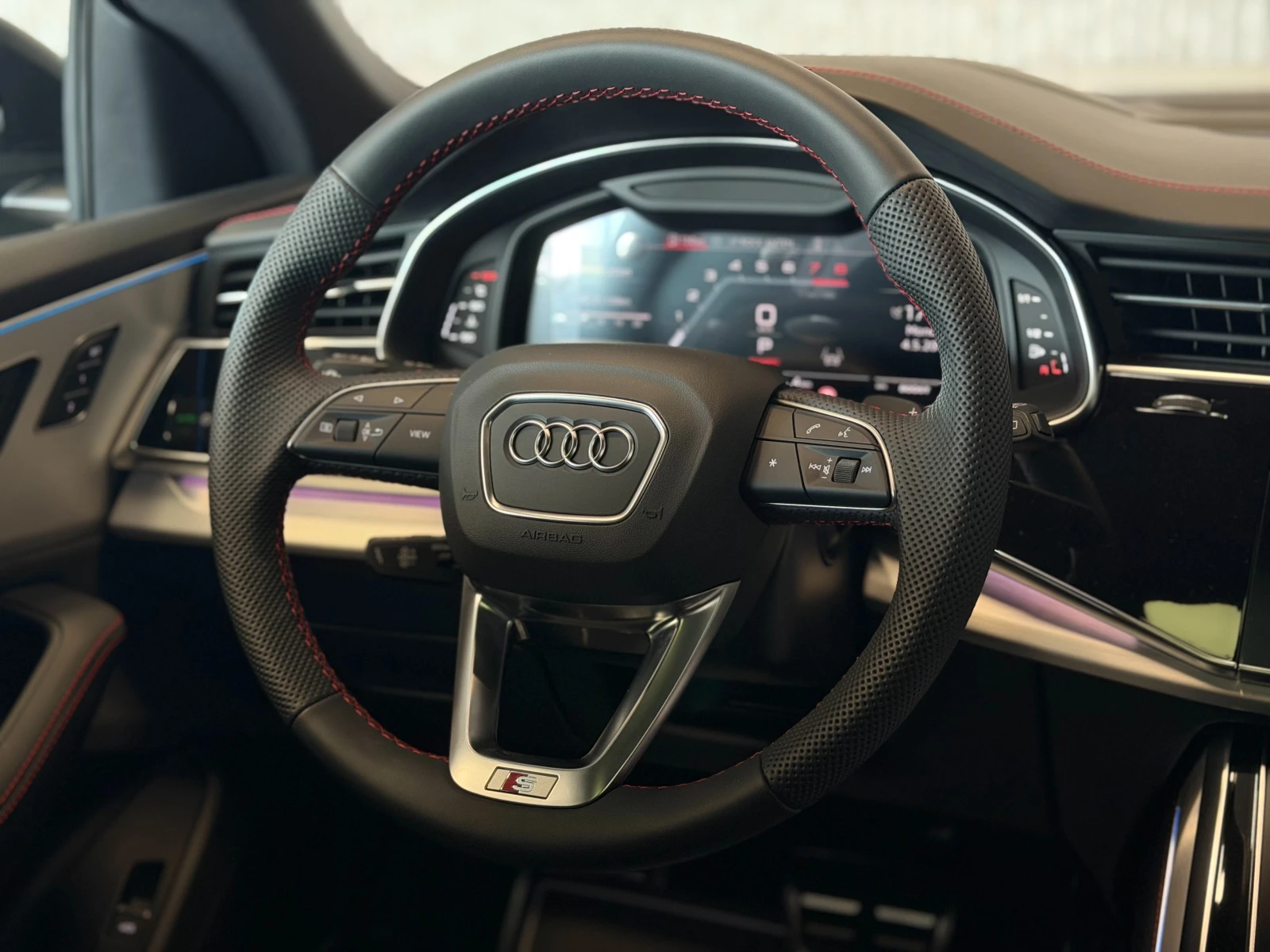 Audi SQ8 TSFI QUATTRO HEAD UP PANO 360 CAMERA, снимка 10 - Автомобили и джипове - 54465222