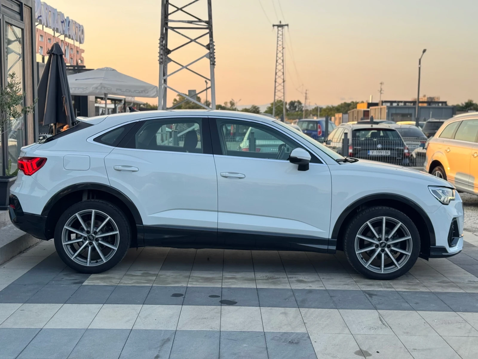 Audi Q3 Sportback 2.0TDI 220хил.км * Ambient* , снимка 4 - Автомобили и джипове - 55179715