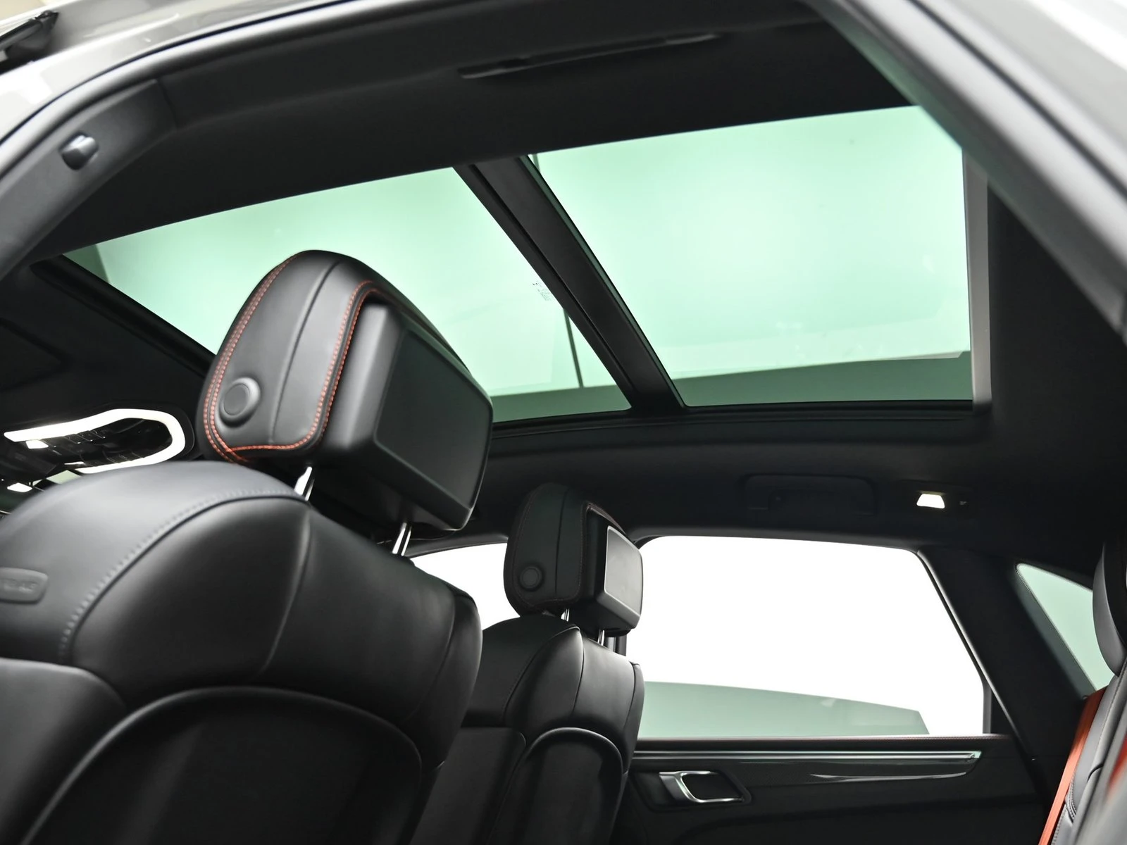 Porsche Macan НАЛИЧНА КРАЙНА ЦЕНА, снимка 17 - Автомобили и джипове - 55227137