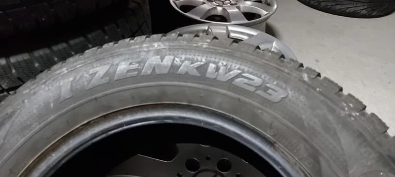 Гуми Зимни 235/60R16, снимка 7 - Гуми и джанти - 30950945