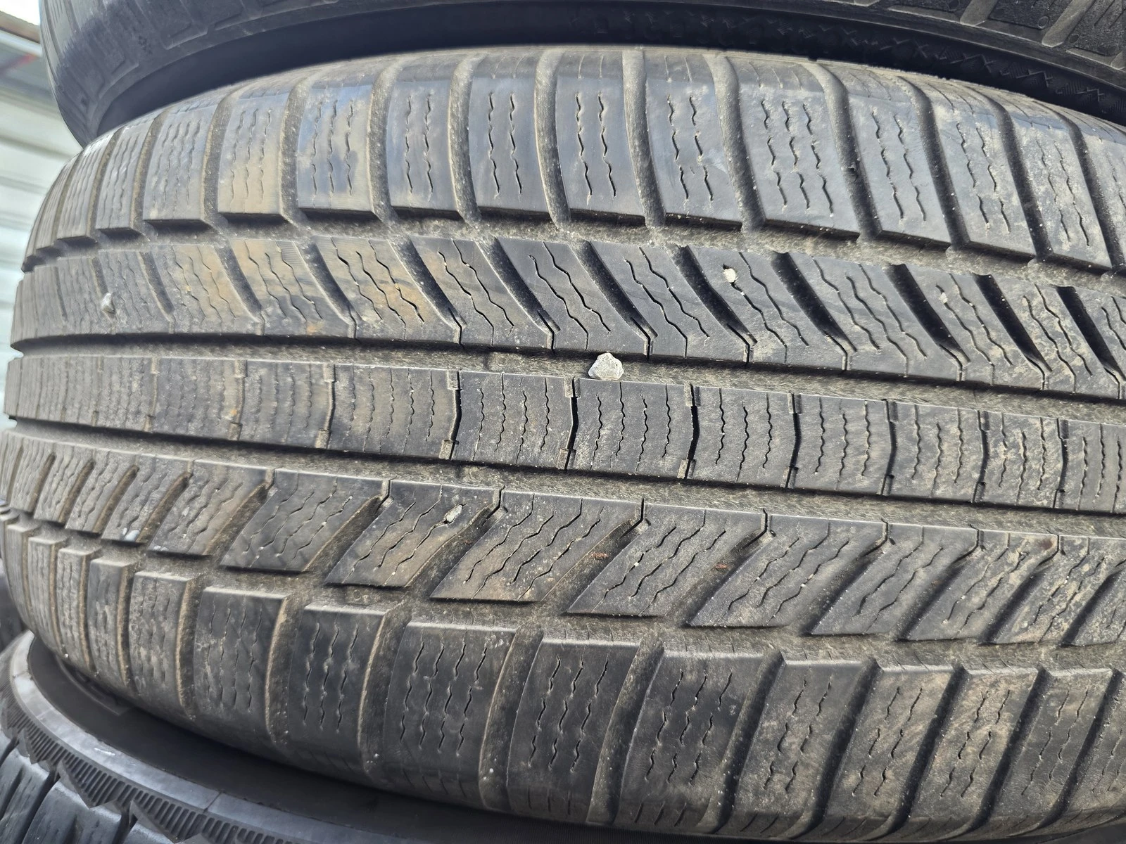 Гуми Зимни 235/60R18