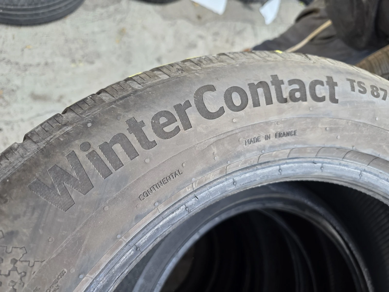 Гуми Зимни 235/60R18, снимка 7 - Гуми и джанти - 56725553