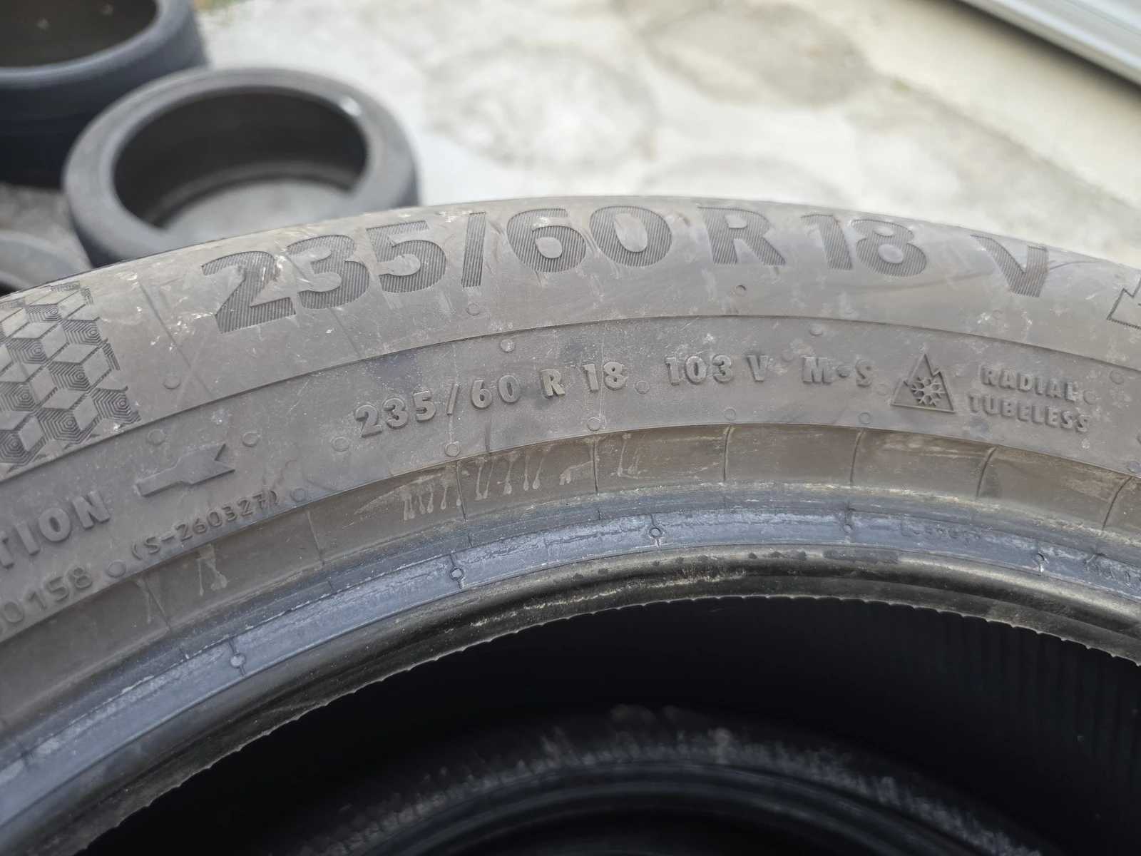 Гуми Зимни 235/60R18, снимка 6 - Гуми и джанти - 56725553