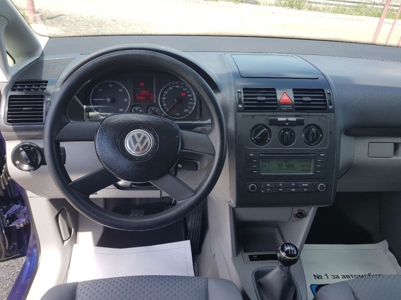 VW Touran 1.9 TDI, снимка 9 - Автомобили и джипове - 40799350
