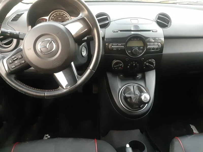 Mazda 2, снимка 6 - Автомобили и джипове - 47405662