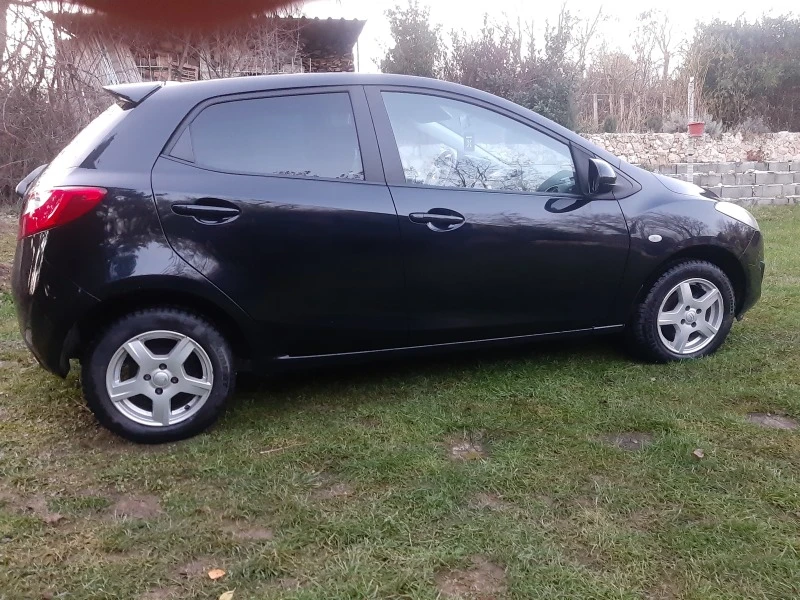 Mazda 2, снимка 2 - Автомобили и джипове - 47405662