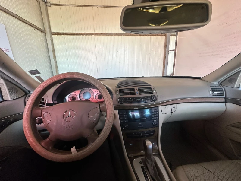 Mercedes-Benz E 220, снимка 11 - Автомобили и джипове - 47908420