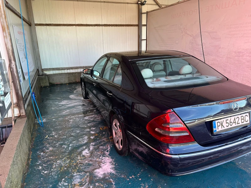 Mercedes-Benz E 220, снимка 7 - Автомобили и джипове - 47908420