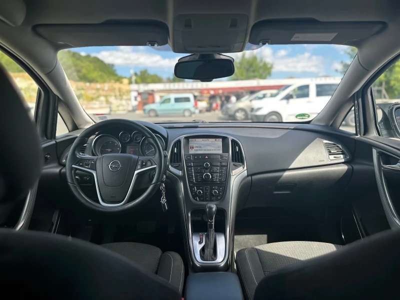 Opel Astra 2.0 CDTI, снимка 10 - Автомобили и джипове - 52351692