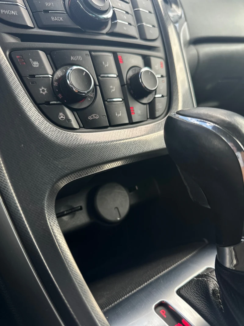 Opel Astra 2.0 CDTI, снимка 12 - Автомобили и джипове - 52351692