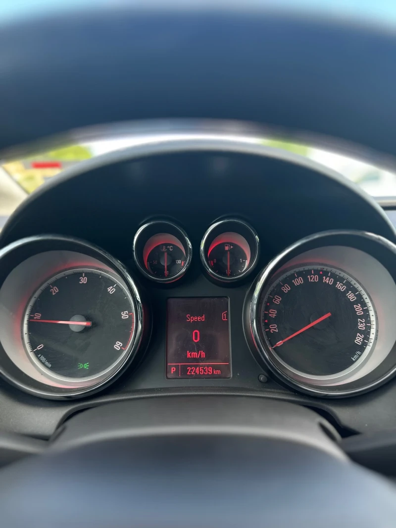 Opel Astra 2.0 CDTI, снимка 16 - Автомобили и джипове - 52351692