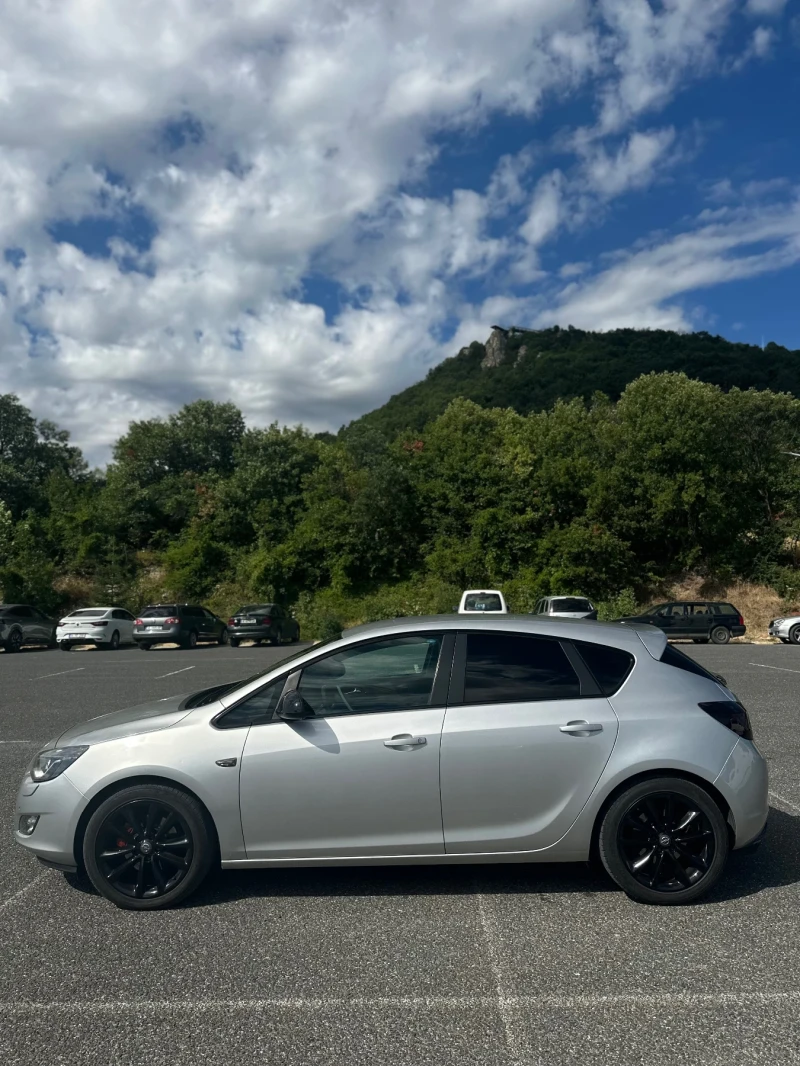 Opel Astra 2.0 CDTI, снимка 8 - Автомобили и джипове - 52351692