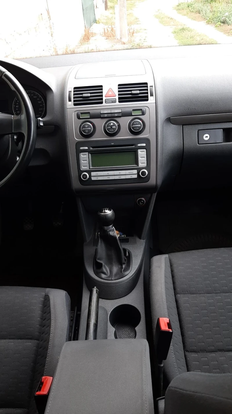VW Touran, снимка 6 - Автомобили и джипове - 52680483