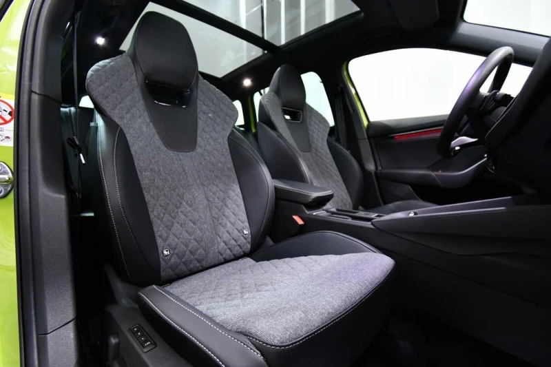 Skoda Octavia 2.0TDI* RS* PANO* DISTR* KEYLESS* MEMORY* , снимка 6 - Автомобили и джипове - 52490408