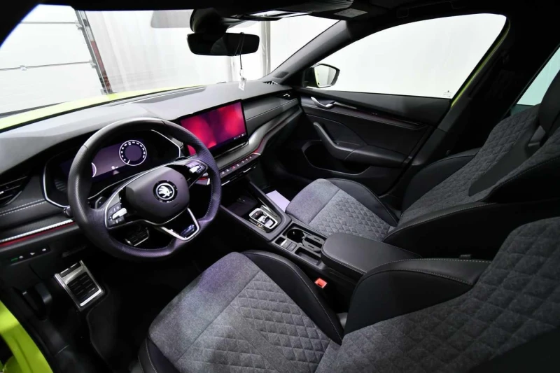 Skoda Octavia 2.0TDI* RS* PANO* DISTR* KEYLESS* MEMORY* , снимка 4 - Автомобили и джипове - 52490408