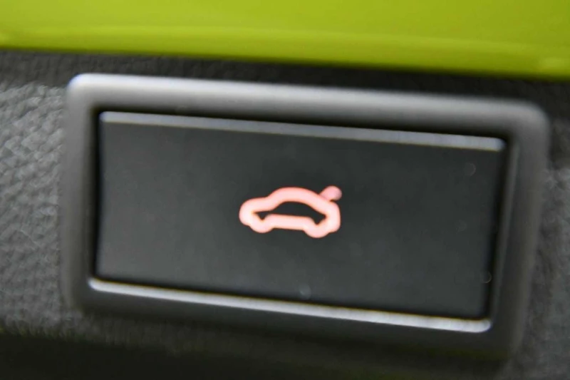 Skoda Octavia 2.0TDI* RS* PANO* DISTR* KEYLESS* MEMORY* , снимка 8 - Автомобили и джипове - 52490408