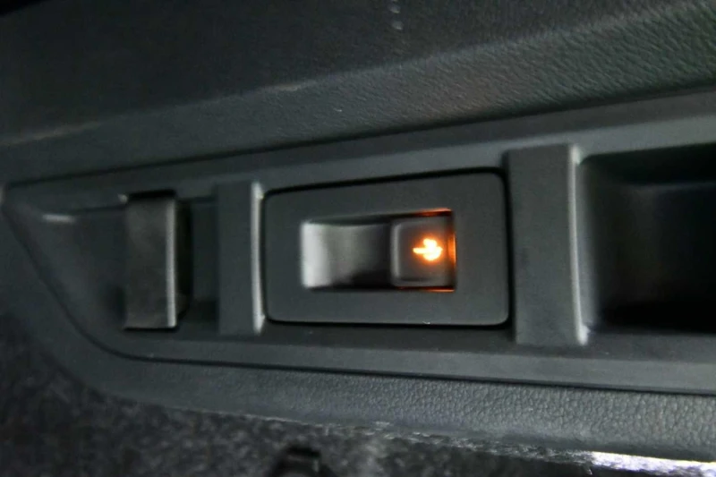 Skoda Octavia 2.0TDI* RS* PANO* DISTR* KEYLESS* MEMORY* , снимка 7 - Автомобили и джипове - 52490408