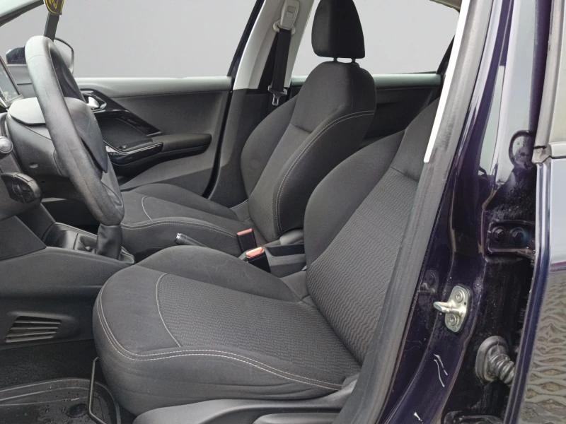 Peugeot 208 ACTIVE, снимка 13 - Автомобили и джипове - 53526965