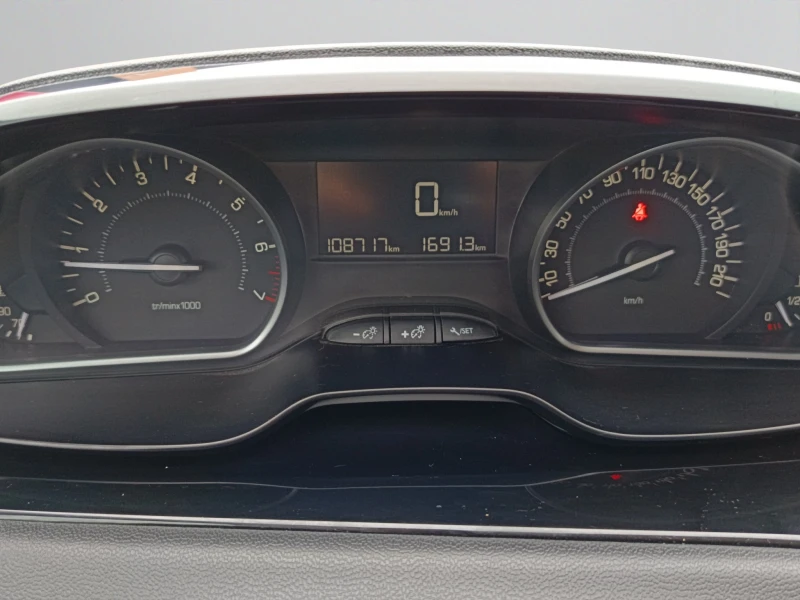 Peugeot 208 ACTIVE, снимка 10 - Автомобили и джипове - 53526965