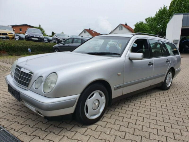 Mercedes-Benz E 200 Е200 компресор, снимка 1 - Автомобили и джипове - 38106731