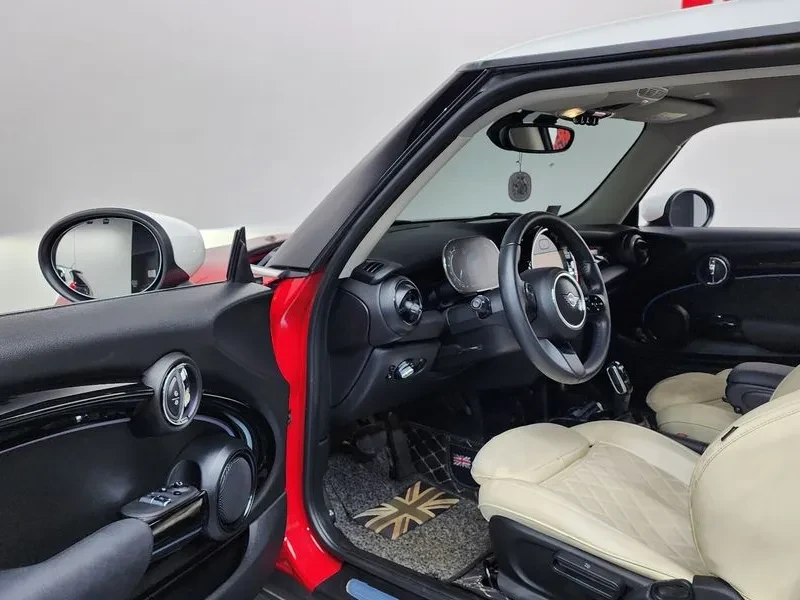 Mini Cooper 1.5L TwinTurbo / Navi / Camera / Carfax, снимка 8 - Автомобили и джипове - 54653221