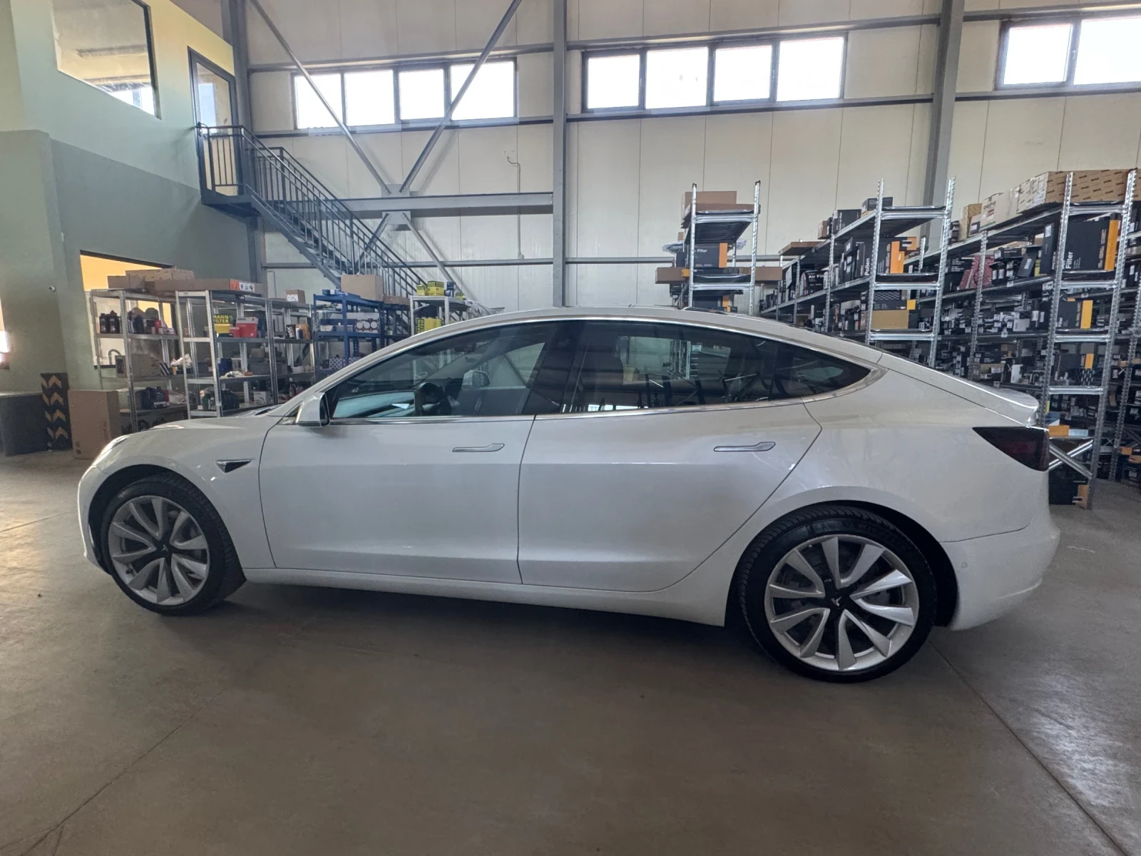 Tesla Model 3 STANDART RANGE PLUS - изображение 3