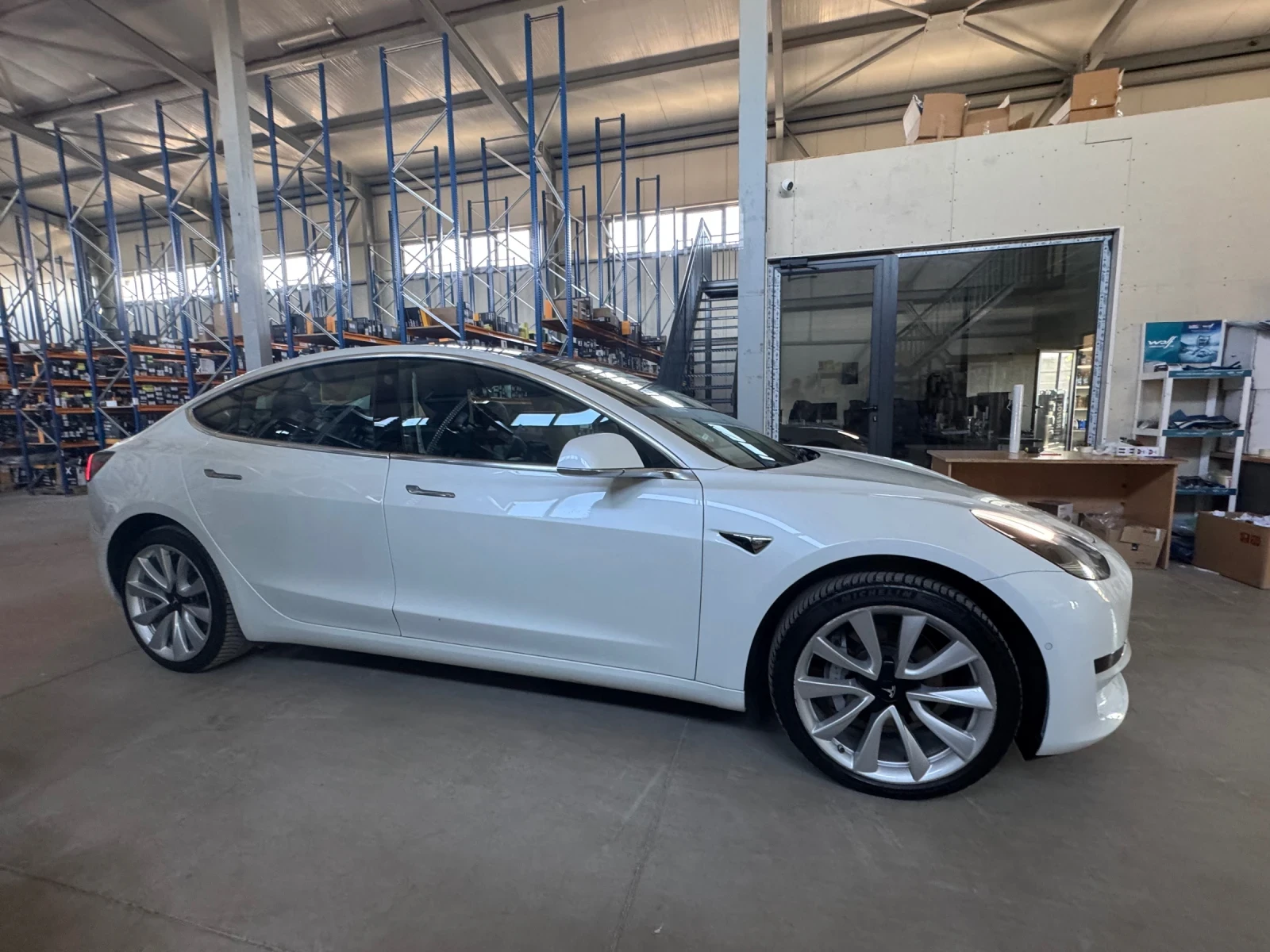 Tesla Model 3 STANDART RANGE PLUS - изображение 2