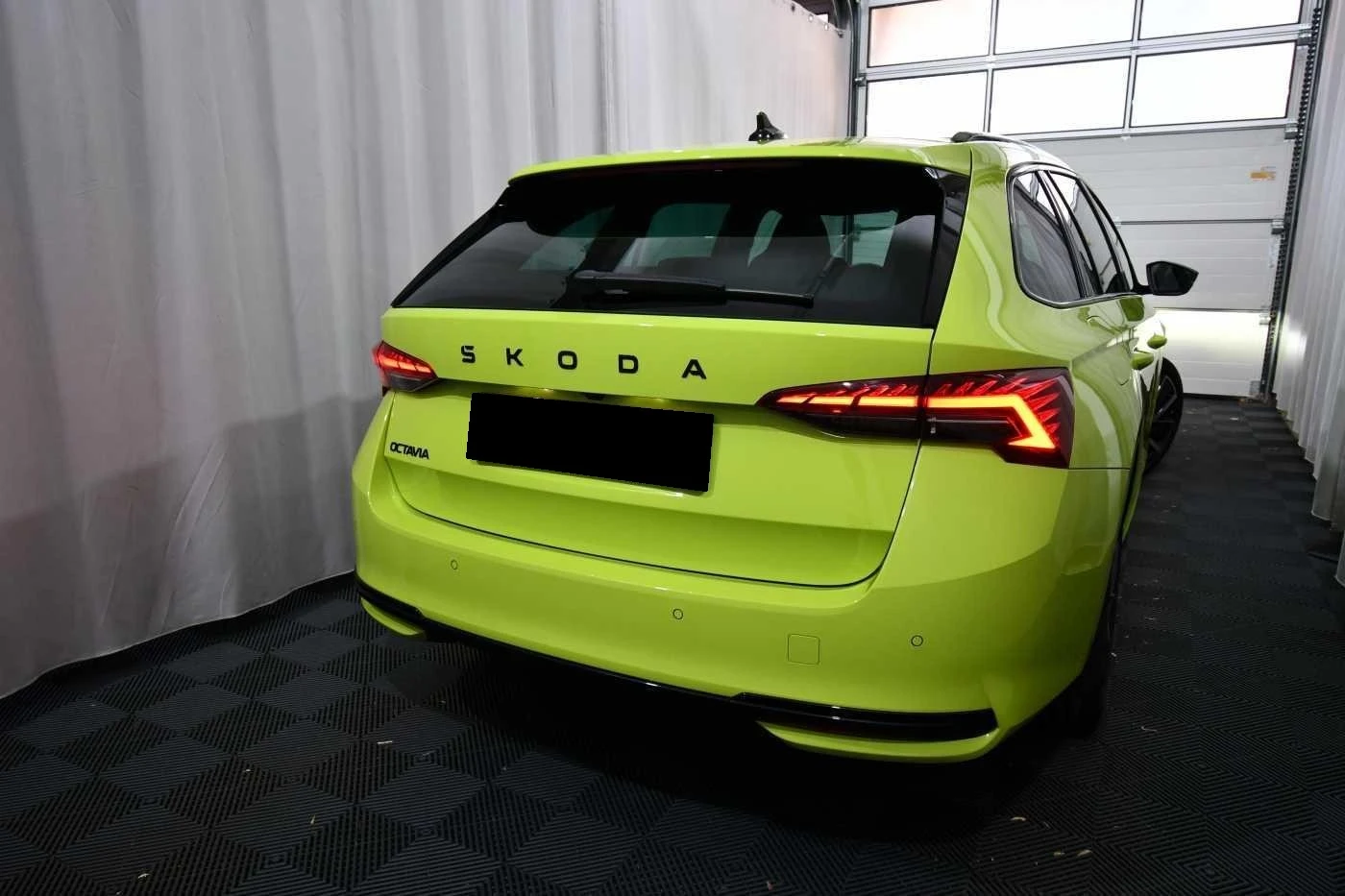 Skoda Octavia 2.0TDI* RS* PANO* DISTR* KEYLESS* MEMORY*  - изображение 2