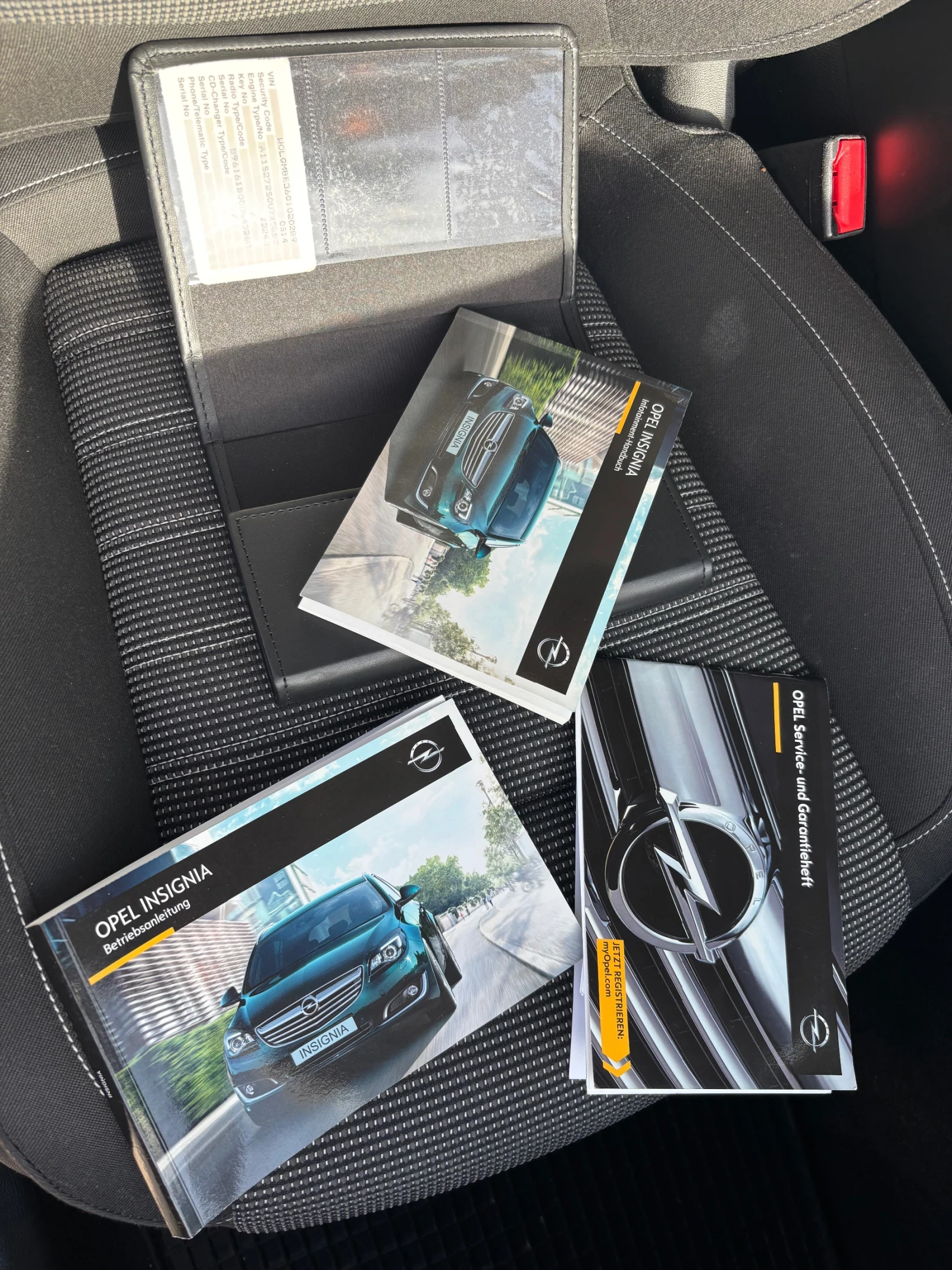 Opel Insignia 1.6CDTI AUOTMAT, снимка 7 - Автомобили и джипове - 53641048