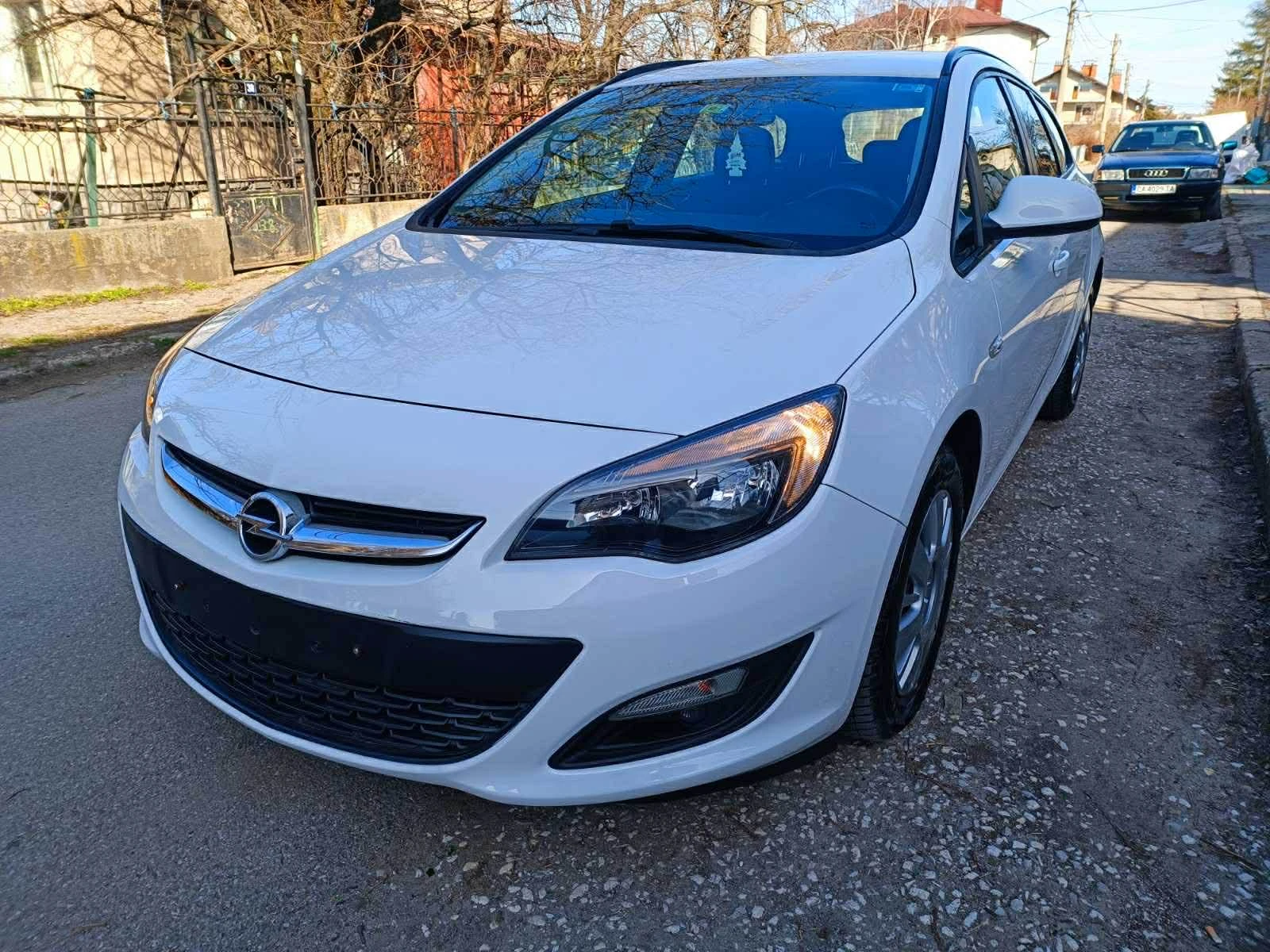 Opel Astra 1.4Т GAZ, снимка 2 - Автомобили и джипове - 53788591