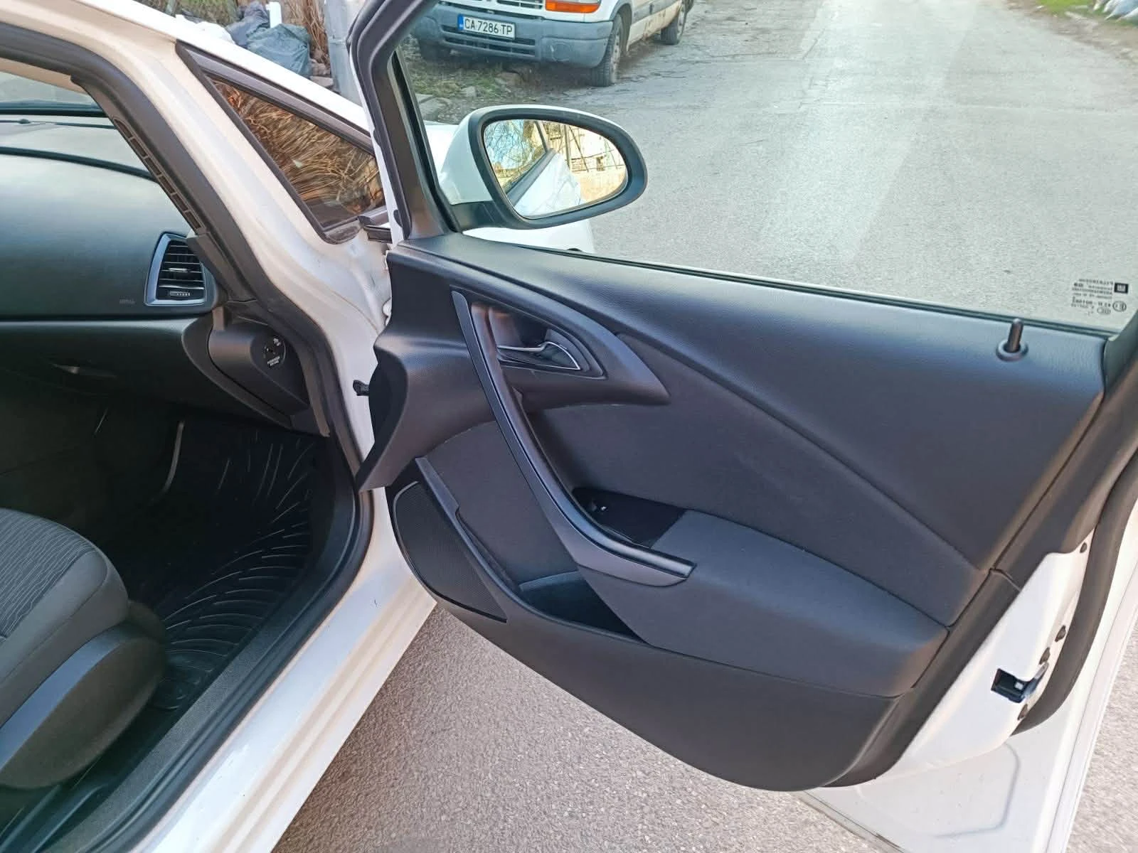 Opel Astra 1.4Т GAZ, снимка 13 - Автомобили и джипове - 53788591